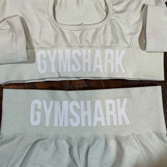 Gymshark Adapt Camo Seamless Long Sleeve Crop Top and Shorts Set Beige Size M - Picture 3 of 16